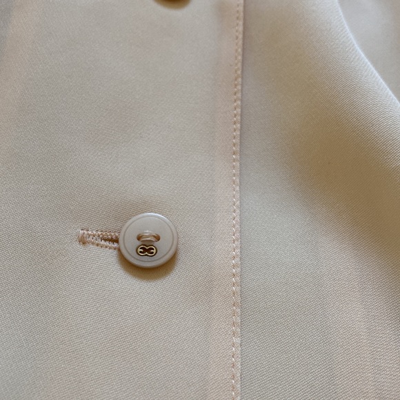 Escada Silk Cream Ruffle Sleeve Logo ButtonDown Shirt NeverUsed - Picture 16 of 16